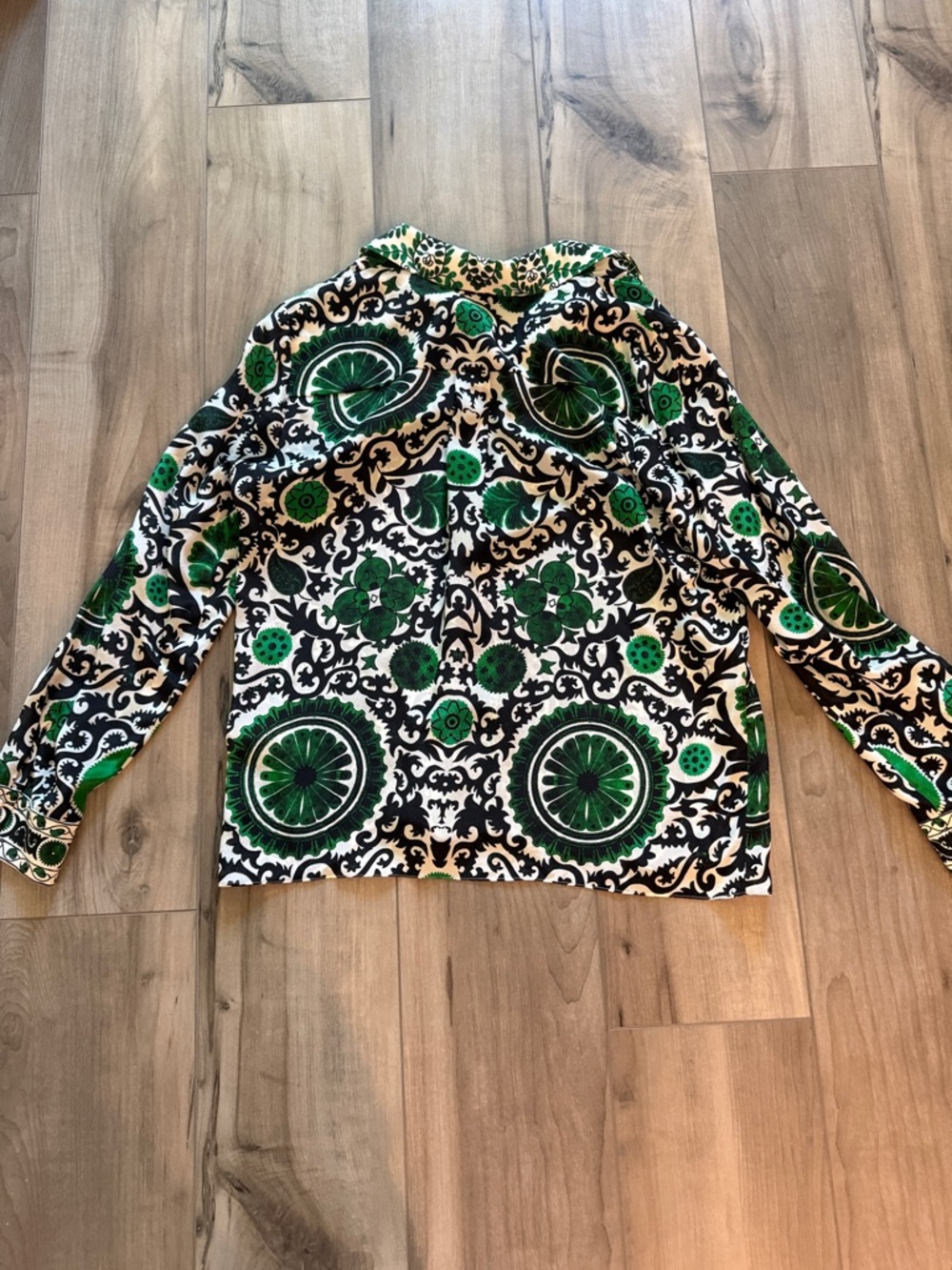 Alice + Olivia Willa Blouse Top. 100% Silk Shirt.  New without tags. - Picture 8 of 13